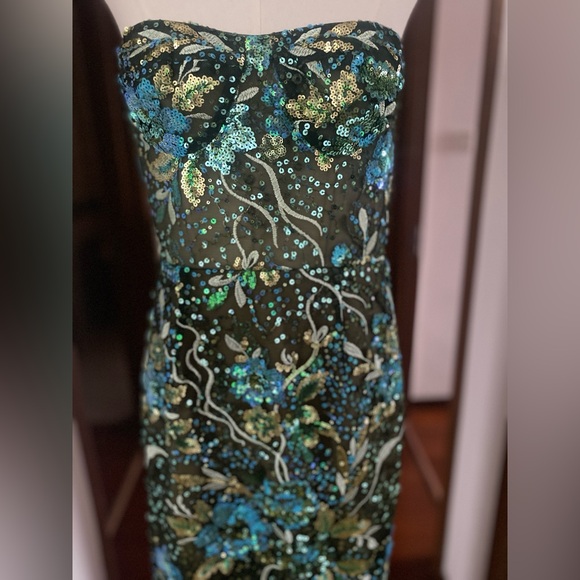 alo green dress Nala Green Asymmetric Maxi Dress With Split – Club L London